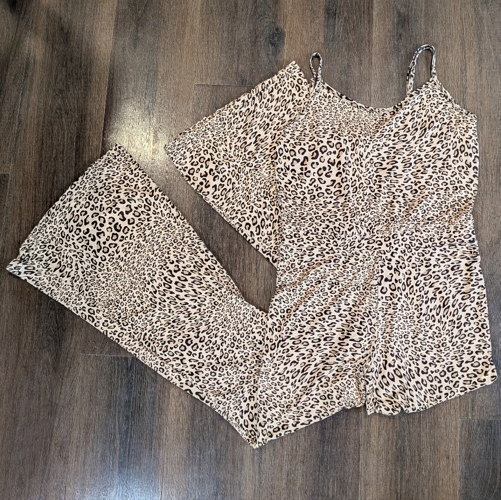 Shosho sz. L leopard print flare leg jumpsuit